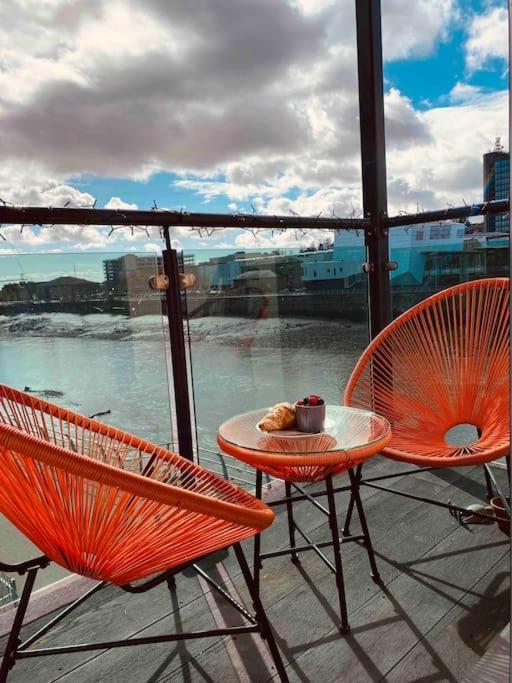 Luxury 2 Bedroom Waterfront Apartment With Balcony Newport  Exterior foto