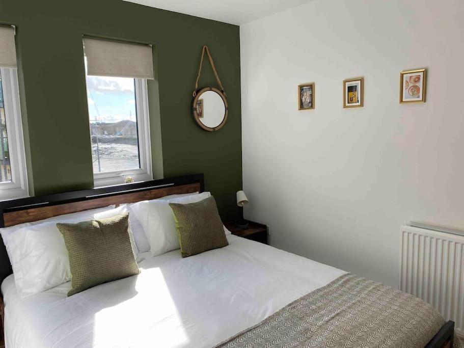 Luxury 2 Bedroom Waterfront Apartment With Balcony Newport  Exterior foto