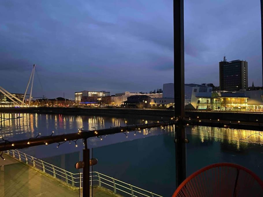 Luxury 2 Bedroom Waterfront Apartment With Balcony Newport  Exterior foto